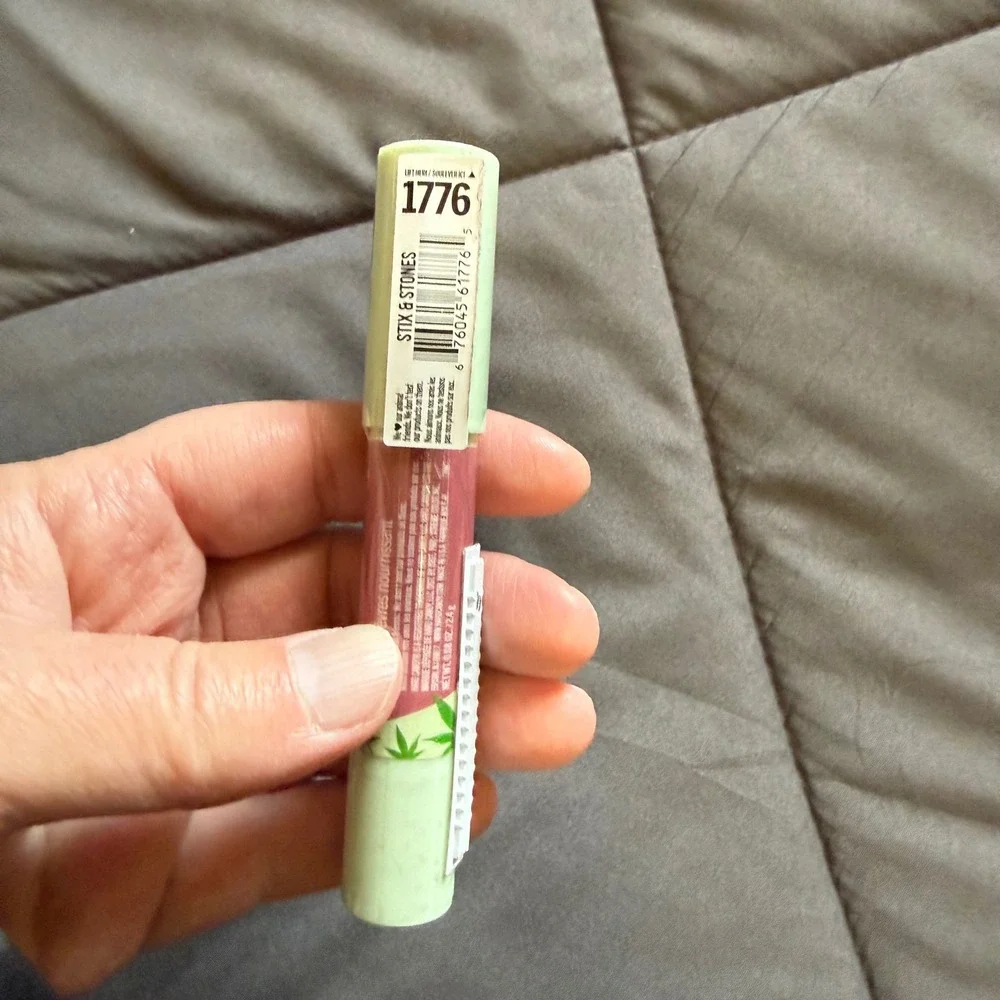 Hard Candy All Matte Up Lip Crayon Women OS Pink New Stix & Stones 1776  $2/10‎